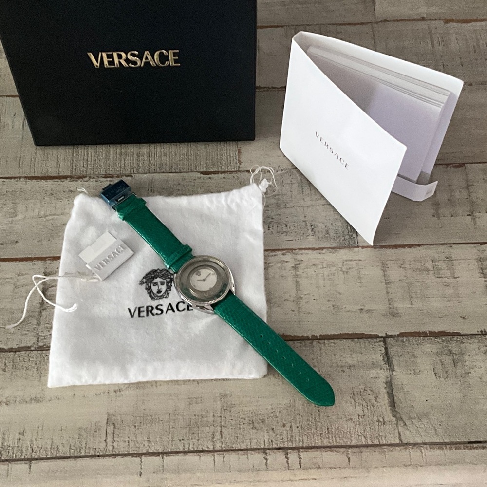 Versace Womens 86Q961MD497 S455 Destiny Precious
DIAMOND Floating Emeralds Watch